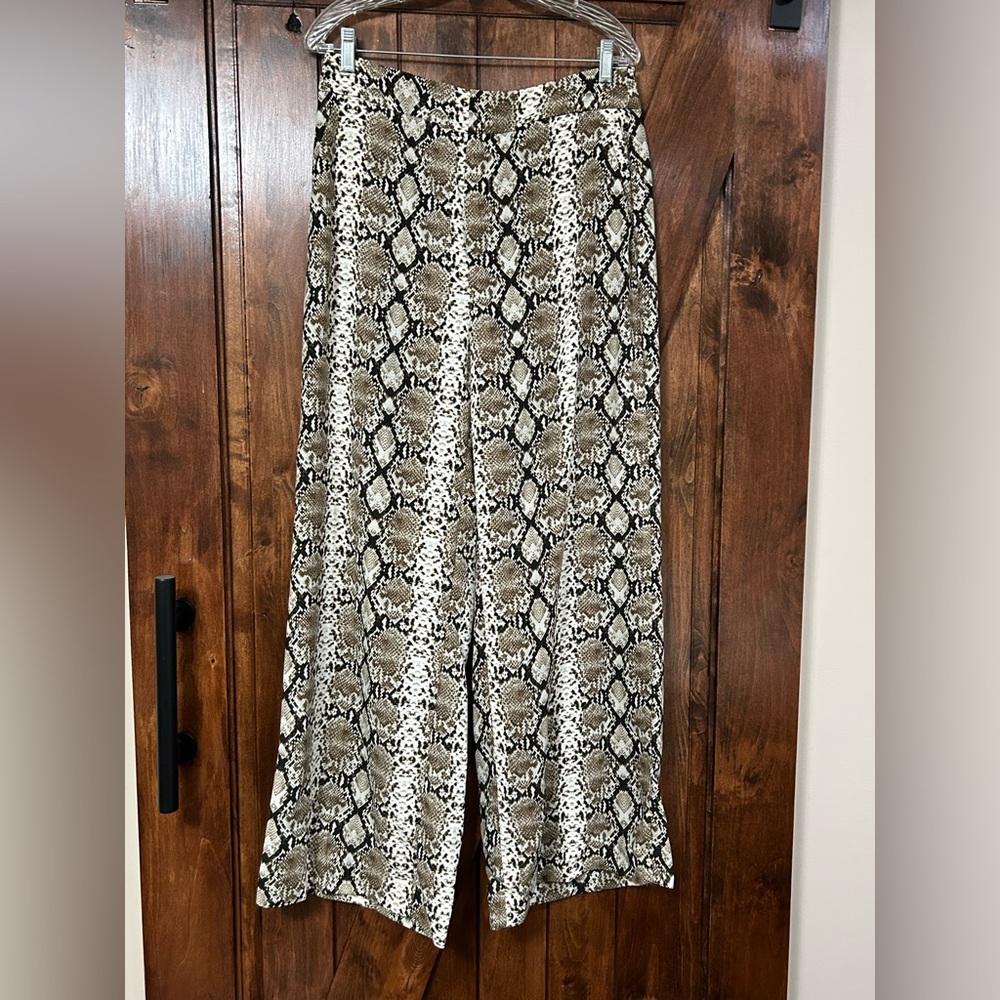 Banana Republic Snakeskin Print Wide-Leg Pants. Size 10